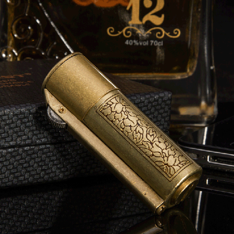 Vintage Classic Kerosene Lighter Fits Into Case detail 14