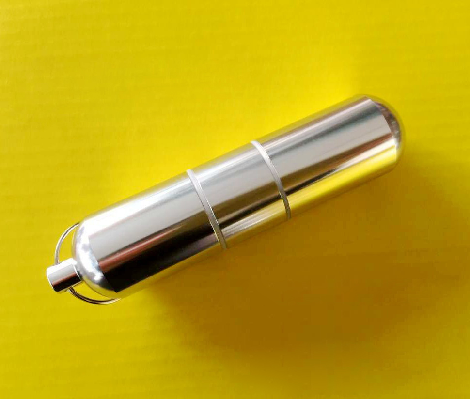 Men's Personalized Metal Cigarette Case Mini Keychain Moisture-Proof Portable Box