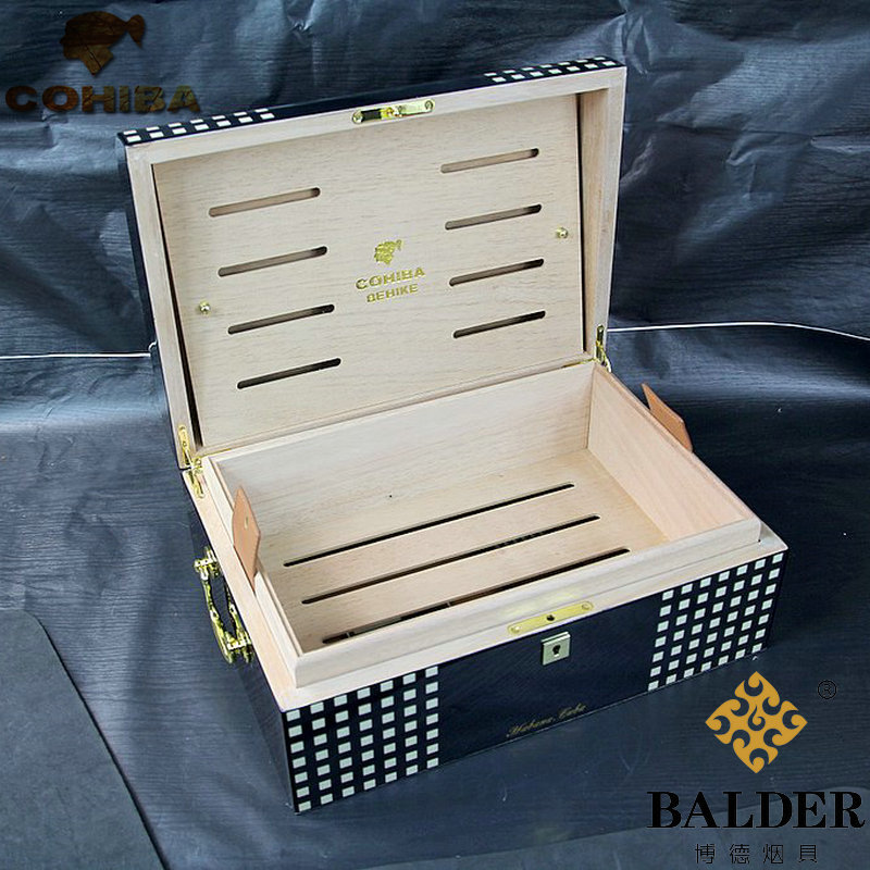 Cigar box with a case of a moisturizing box for a moisturizer and a portable cedar wood Cigar Case Cigar Humidor Cigar box with a case of a moisturizing box for a moisturizer and a portable cedar wood Cigar Case Cigar Humidor