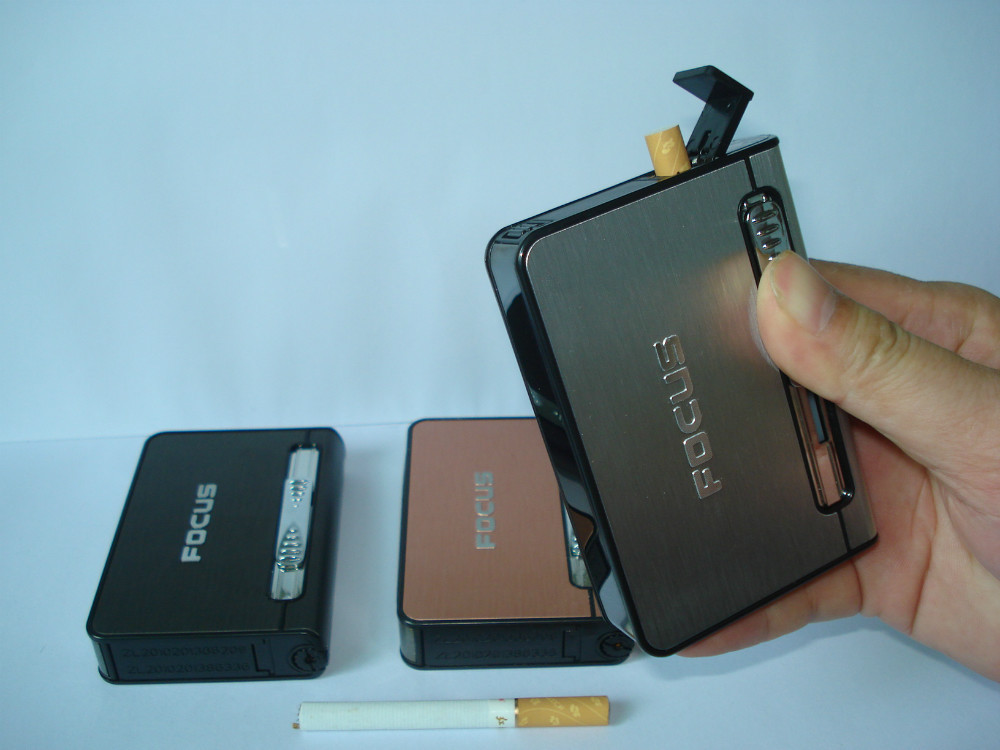 10 cigarettes Cigarette case Lighter 10 cigarettes Cigarette case Lighter