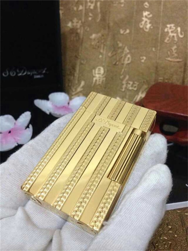 S.T Memorial D upont lighter Bright Sound! New In Box Serial number TH19 S.T Memorial D upont lighter Bright Sound! New In Box Serial number TH19