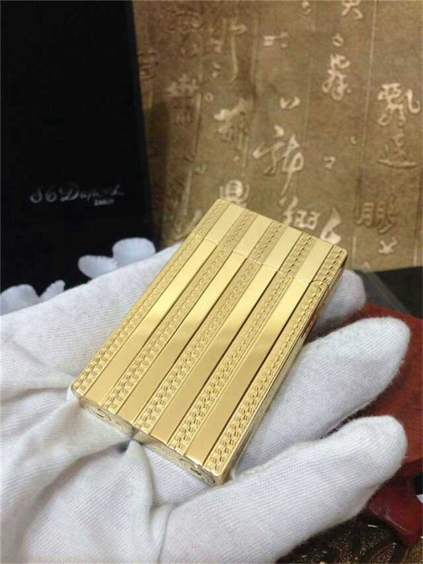 S.T Memorial D upont lighter Bright Sound! New In Box Serial number TH19 S.T Memorial D upont lighter Bright Sound! New In Box Serial number TH19