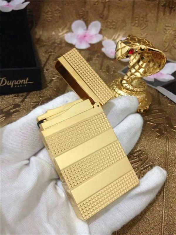 S.T Memorial D upont lighter Bright Sound! New In Box Serial number TH15 S.T Memorial D upont lighter Bright Sound! New In Box Serial number TH15