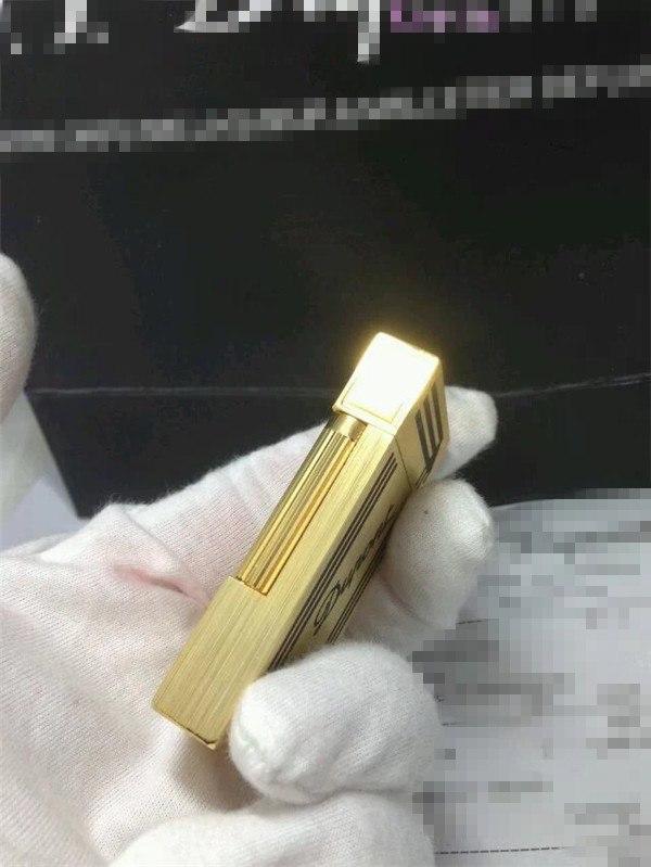 S.T Memorial D upont lighter Bright Sound! New In Box Serial number TH22 S.T Memorial D upont lighter Bright Sound! New In Box Serial number TH22