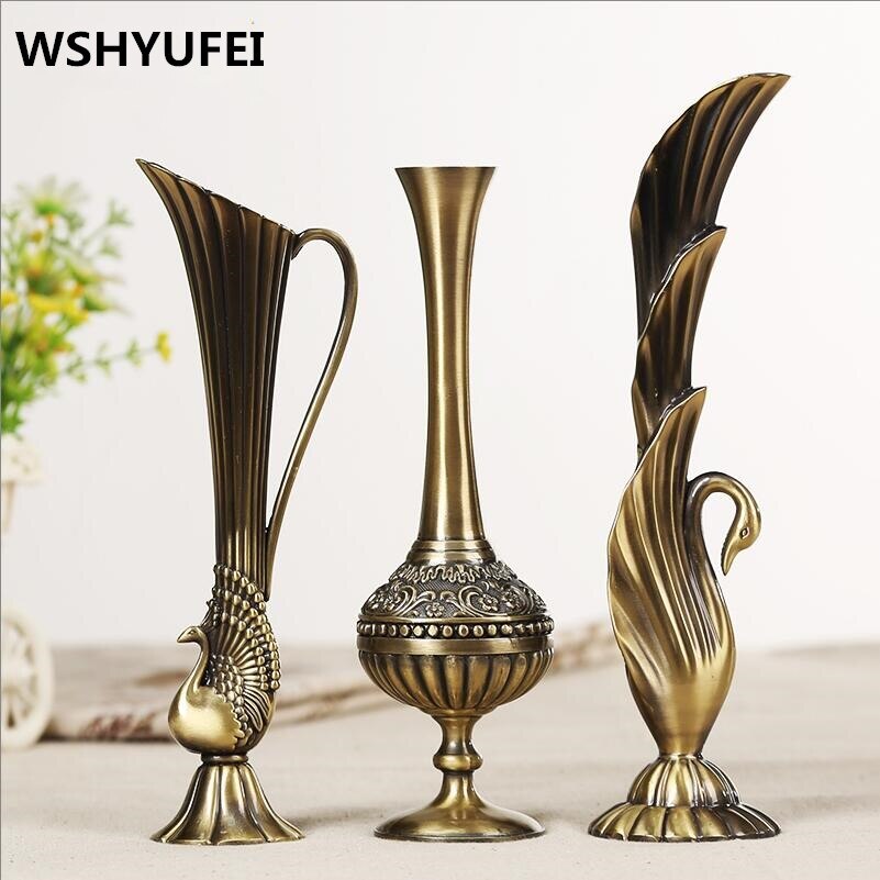 Brass vintage peacock vase metal alloy gold / bronze small vase modern table creative home / wedding decoration vase Brass vintage peacock vase metal alloy gold / bronze small vase modern table creative home / wedding decoration vase
