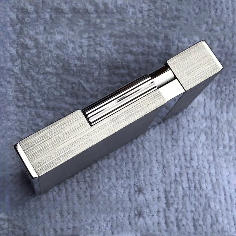 Classic Grinding Wheel Ignition Gas Lighter Bright Sound Butane Inflatable Lighter Outdoor Cigarette Accessories Gift Box Classic Grinding Wheel Ignition Gas Lighter Bright Sound Butane Inflatable Lighter Outdoor Cigarette Accessories Gift Box