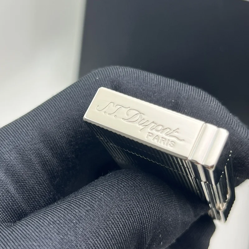 ST Dupont Classic Brass Butane Gas Lighter with Bright Sound Feature detail 4 ST Dupont Classic Brass Butane Gas Lighter with Bright Sound Feature detail 4